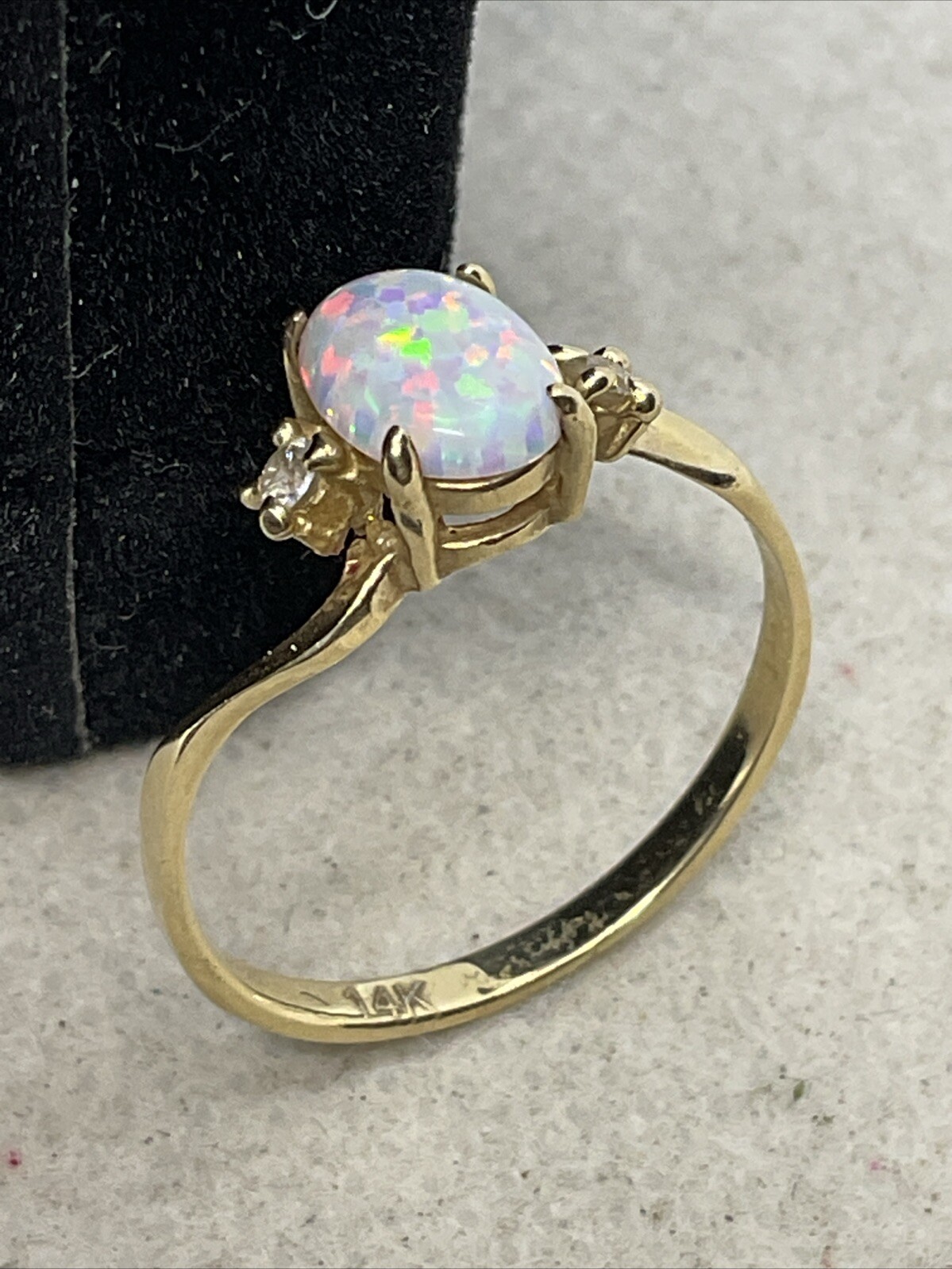 CUTE Solid 14K Yellow Gold 0.54CTW Created Opal & White CZ Ring 1.7gr. Size 7.5