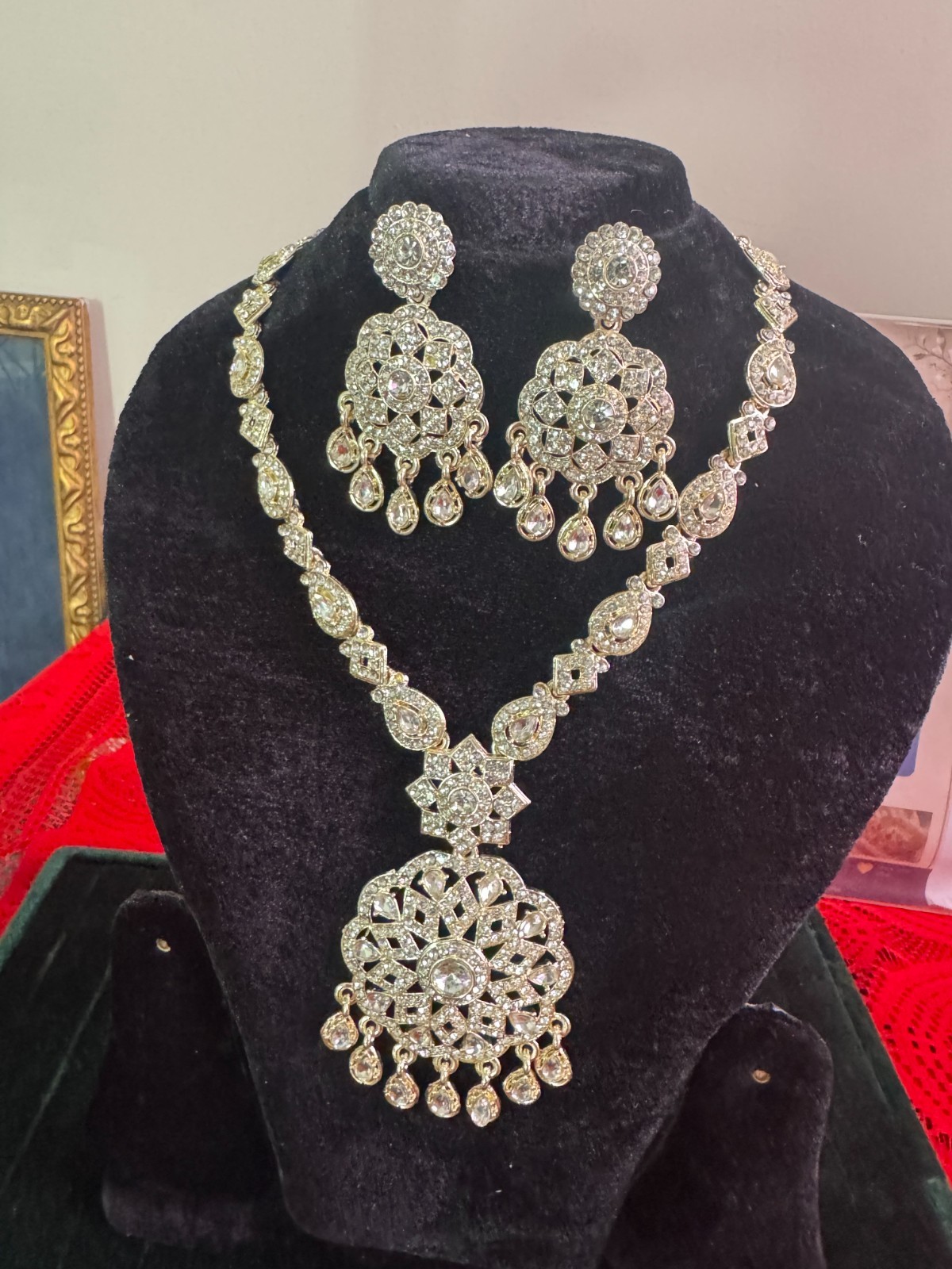 Rhinestone Wedding Jewelry Set Silver Tone Necklace & Dangle Earrings