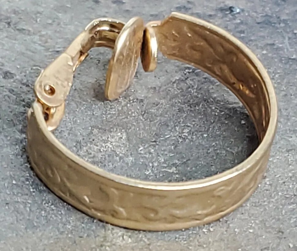 Earring Only 1 Count Clip On Round Hoop Unisex Gold Color Regal Design 19mm J2