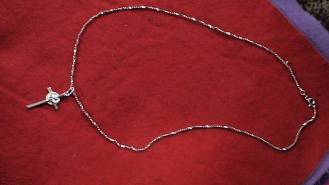 .925 Sterling Silver Cross Pendant and Chain Necklace 17″ – 3.2 grams