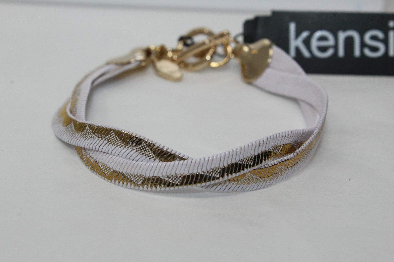 New with Tags KENSIE Goldtone & White Twisted Herringbone 8″ Bracelet