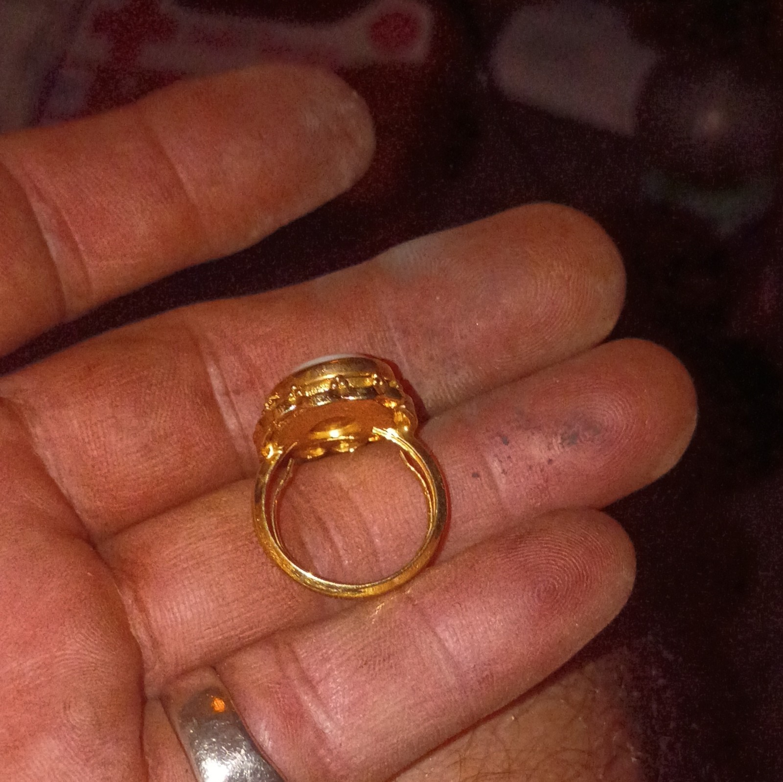 Gold Tone Oval Porcelain Floral Cocktail Ring Size 8, No Stones