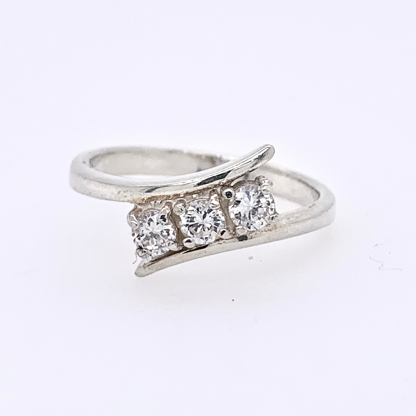 Sterling Silver Three Stone set round Brilliant cut cz swirl diagonally Ring