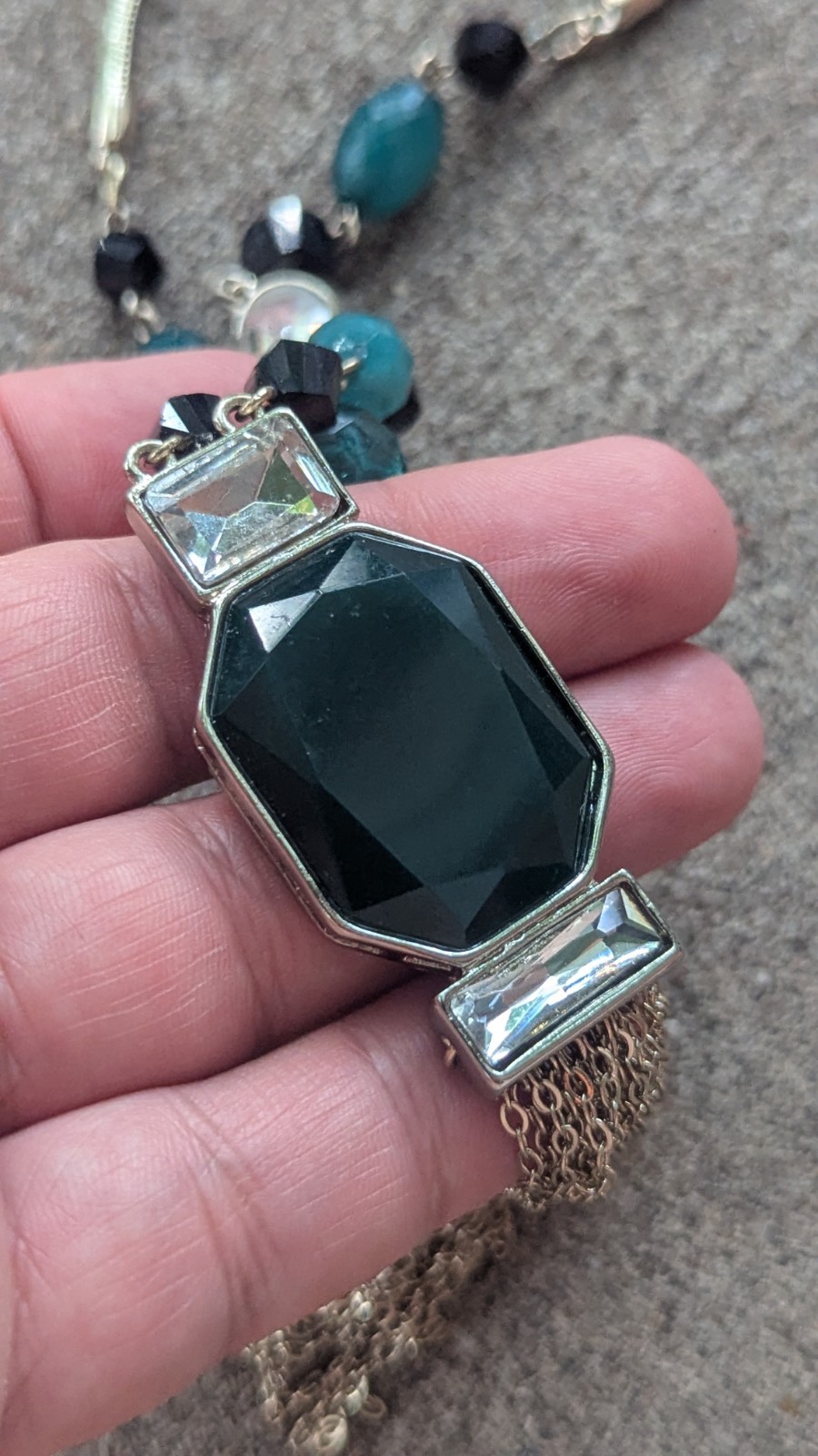 White house black market Silver / Green Crystal tassel necklace 32″ NOS $50 MSRP
