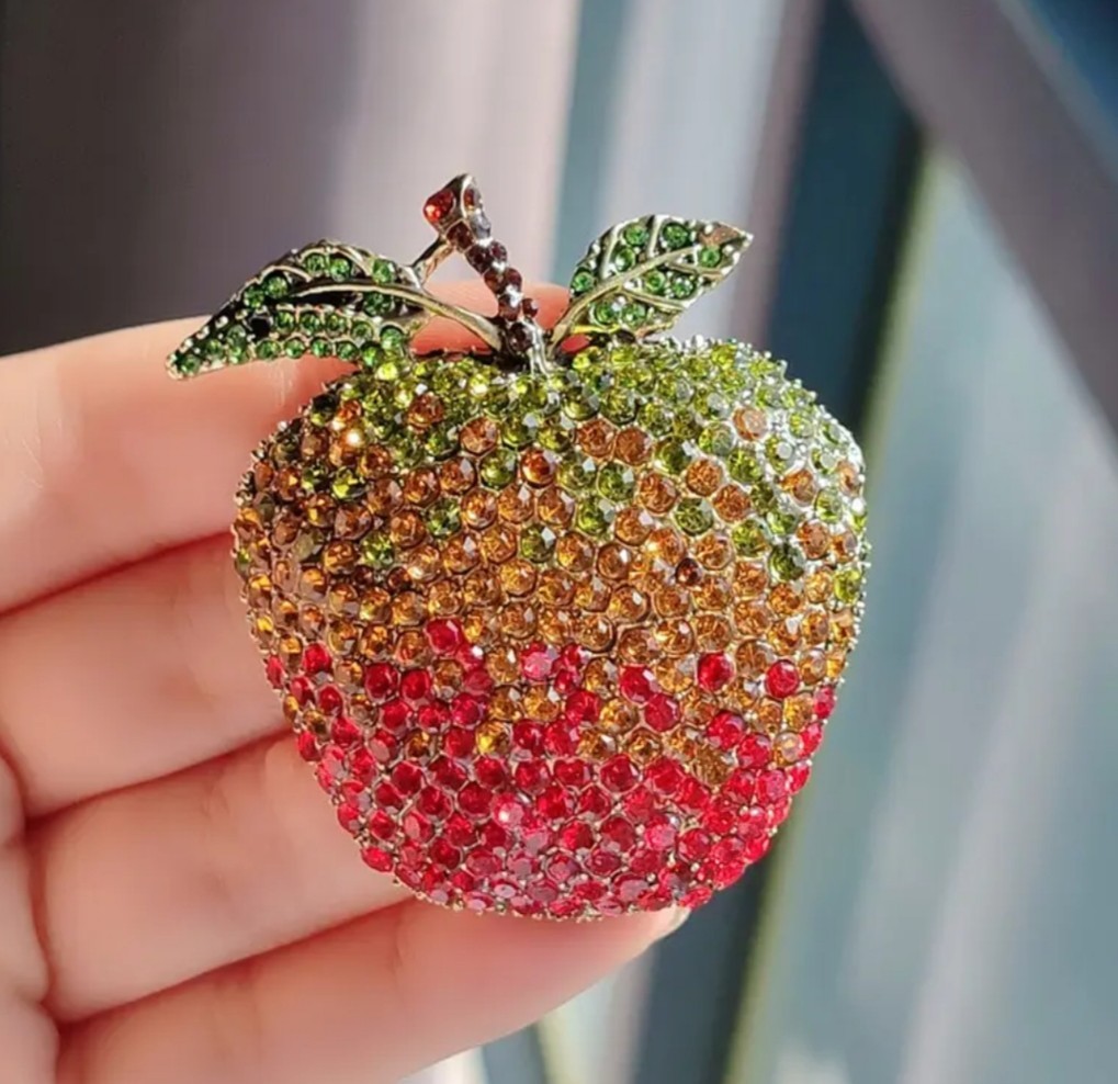 RED RHINESTONE APPLE LEAF PIN BROOCH~VTG HALLOWEEN THANKSGIVING FALL CORNUCOPIA