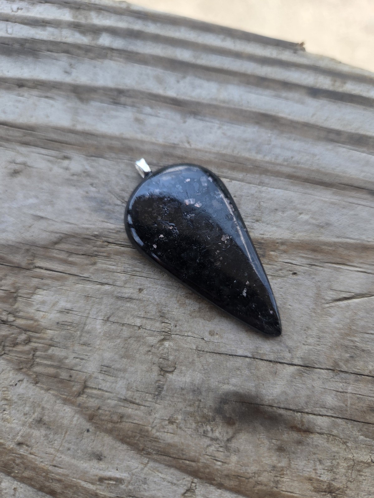 NUUMMITE Pendant P32