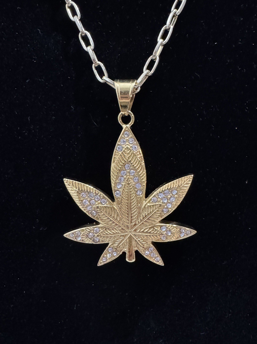 Marijuana, Weed, Leaf Rhinestone Pendant Necklace