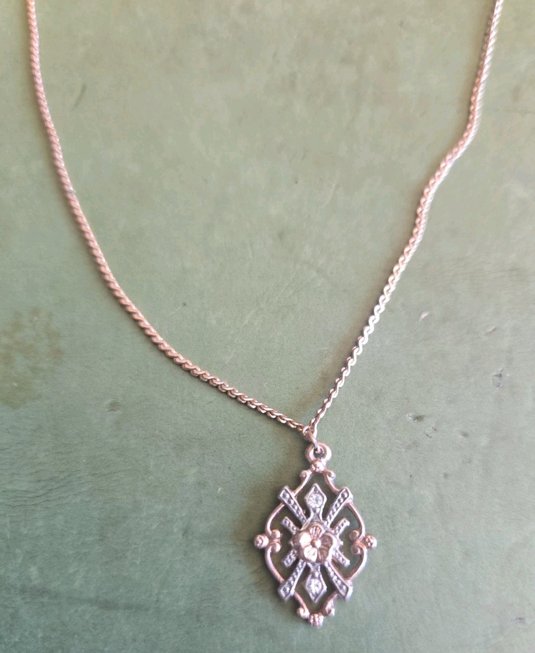 VTG “1928” Pendant & 18″ Chain Necklace Jewelry Flower Rose Gold & Silver Tone