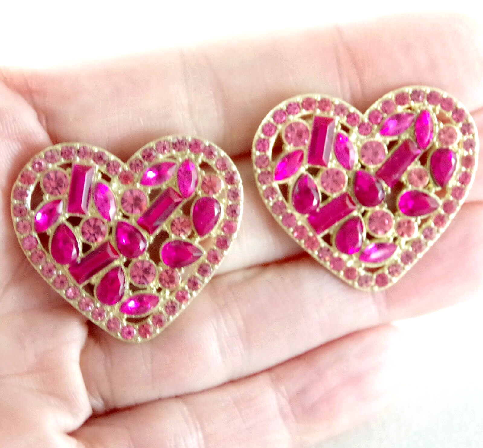 1.25″ BETSEY JOHNSON PRETTY-IN-PINKS CRYSTAL RHINESTONE VALENTINE HEART EARRINGS