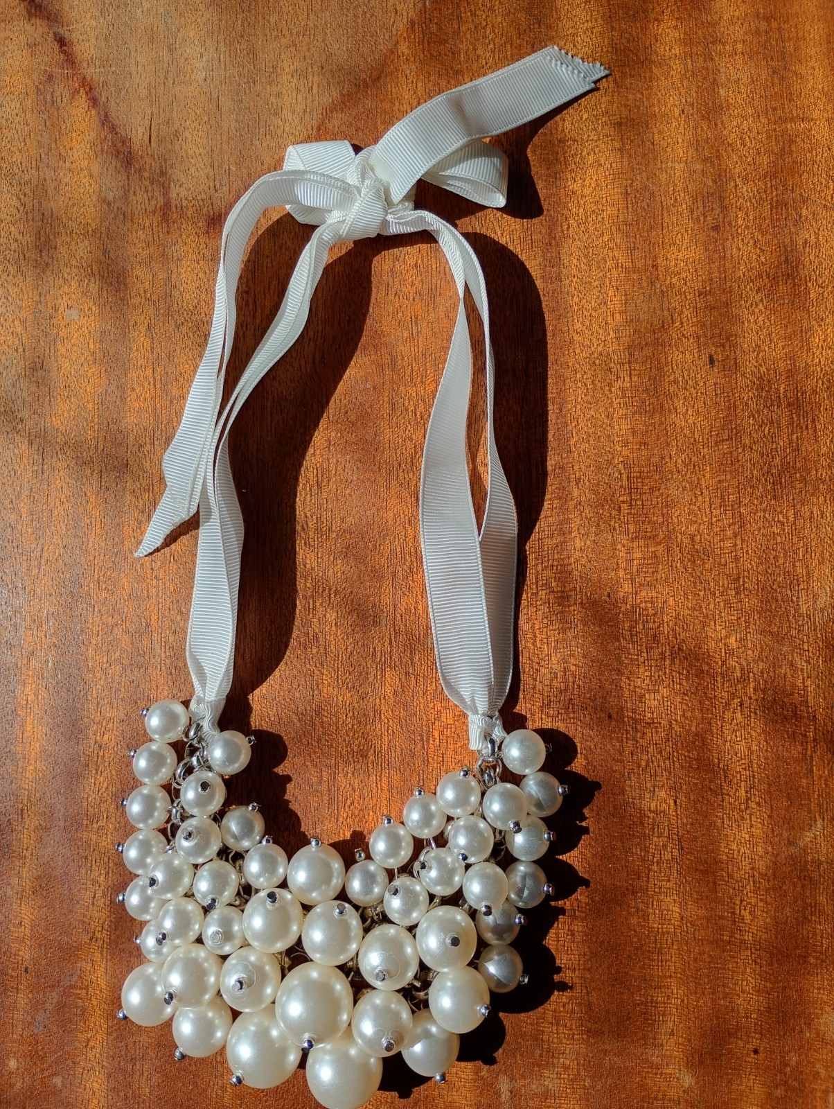 faux pearls silver chocker