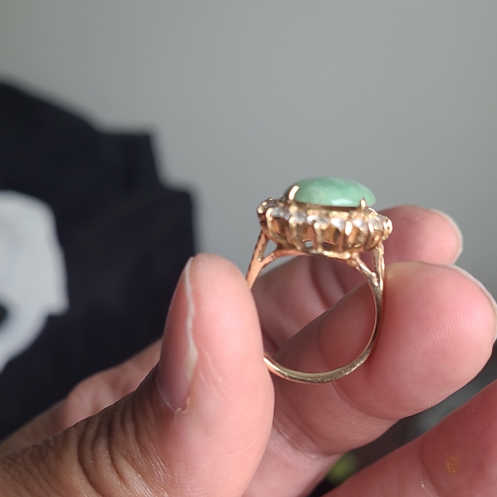 18kt 6.6 Grams Yellow Gold Prong Cocktail Ring Size 6 Oval Green Jade Halo