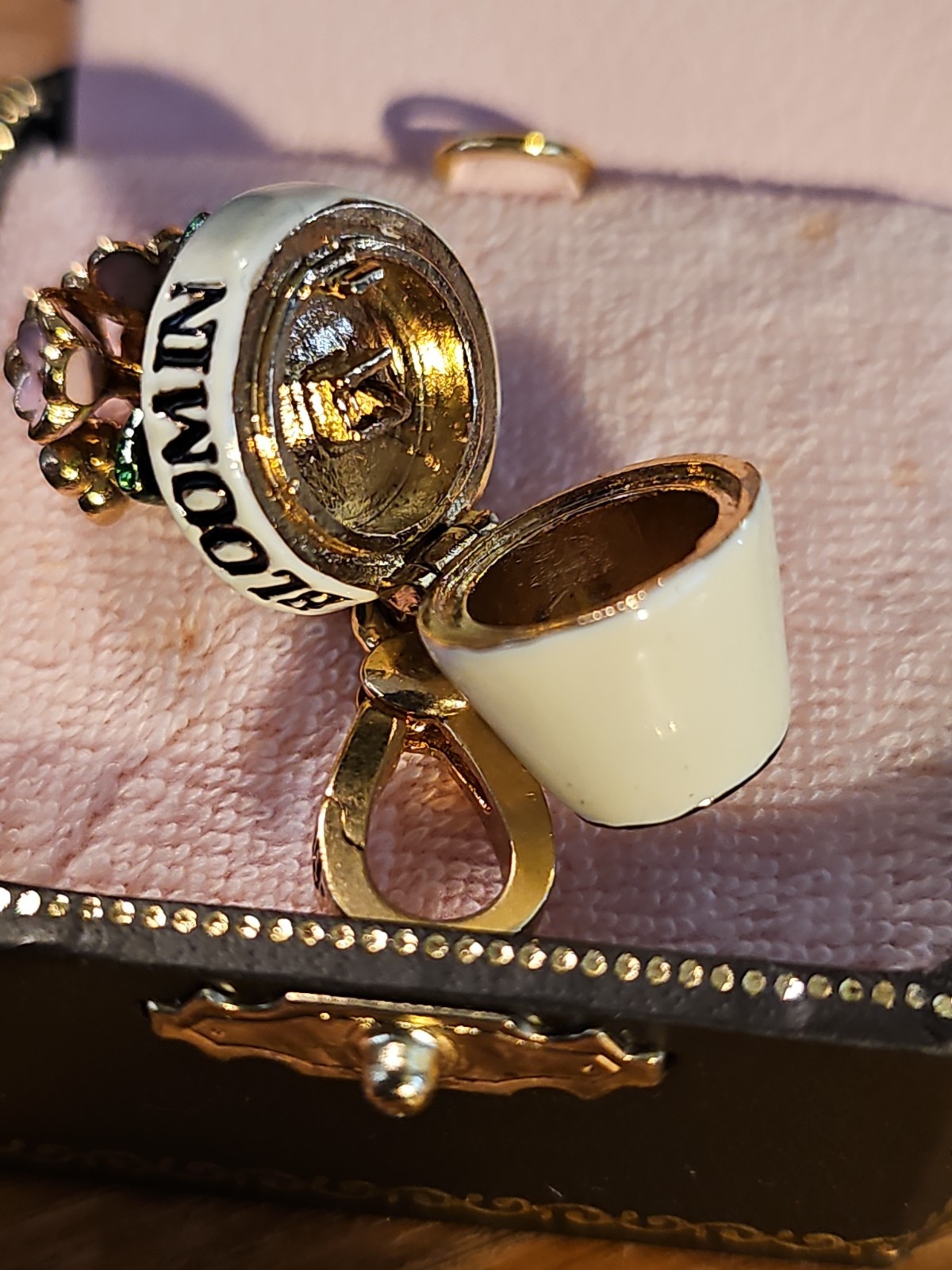 RARE Juicy Couture 2006 Bloomin Flowerpot Charm IN ORIGINAL BOX!! Opens!YJRU0852