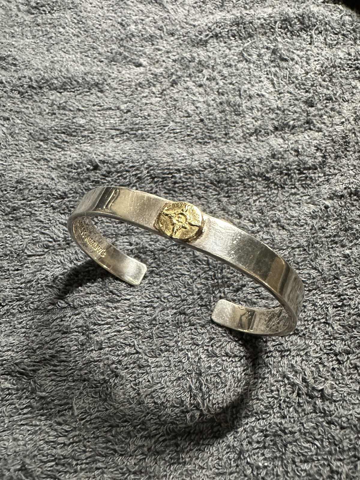 First Arrow’s 18K Gold “Sunburst” 8mm Standard Bangle