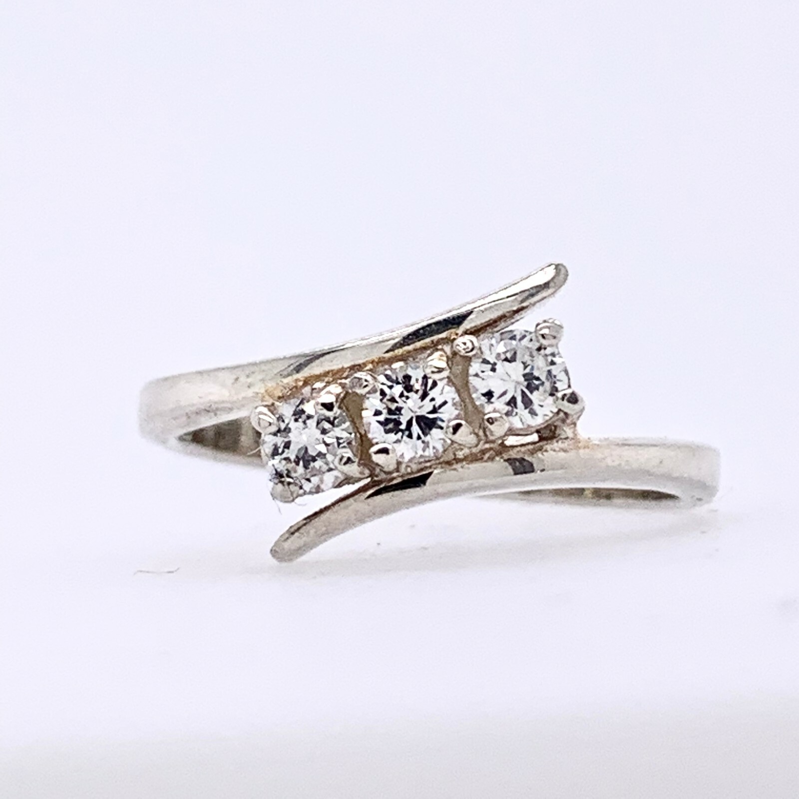 Sterling Silver Three Stone set round Brilliant cut cz swirl diagonally Ring