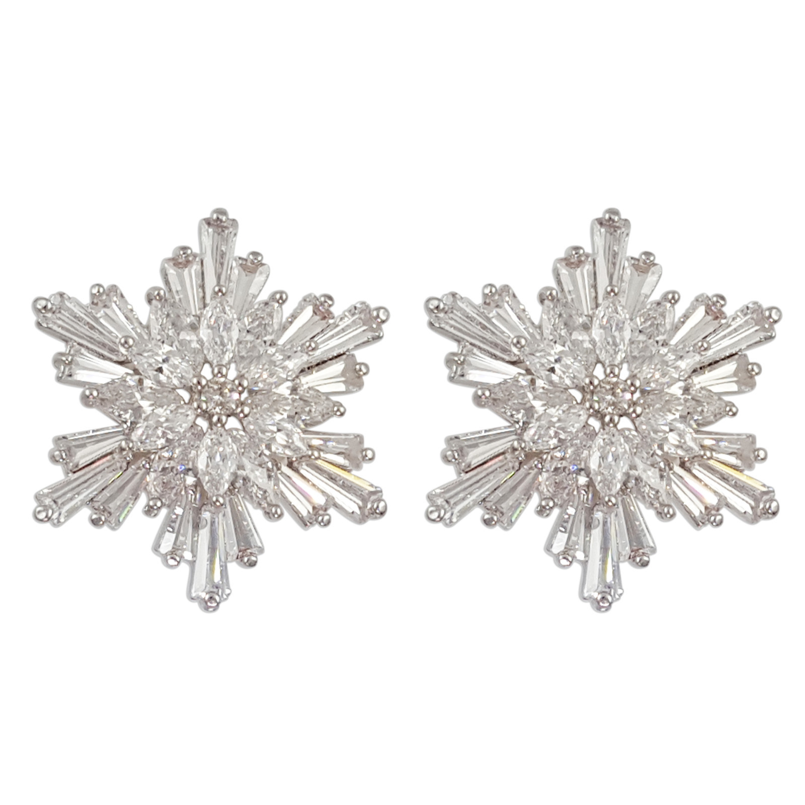 WHITE CRYSTAL CHRISTMAS SNOWFLAKE FLOWER EARRINGS MADE WITH SWAROVSKI ELEMENTS