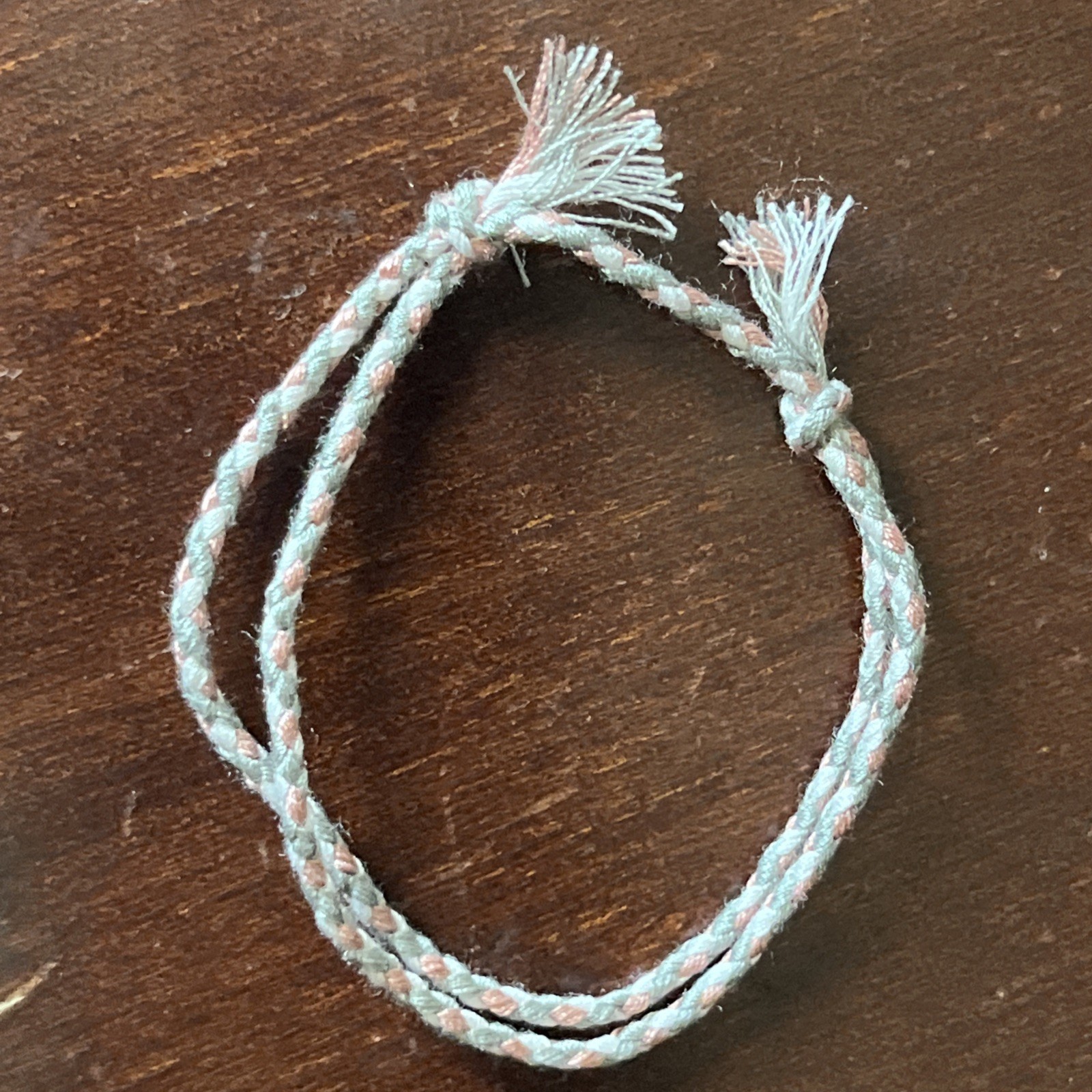NEW BOHO BRAIDED THREAD FRIENDSHIP BRACELET ADJUSTABLE GRAY ROSE WHITE NIP