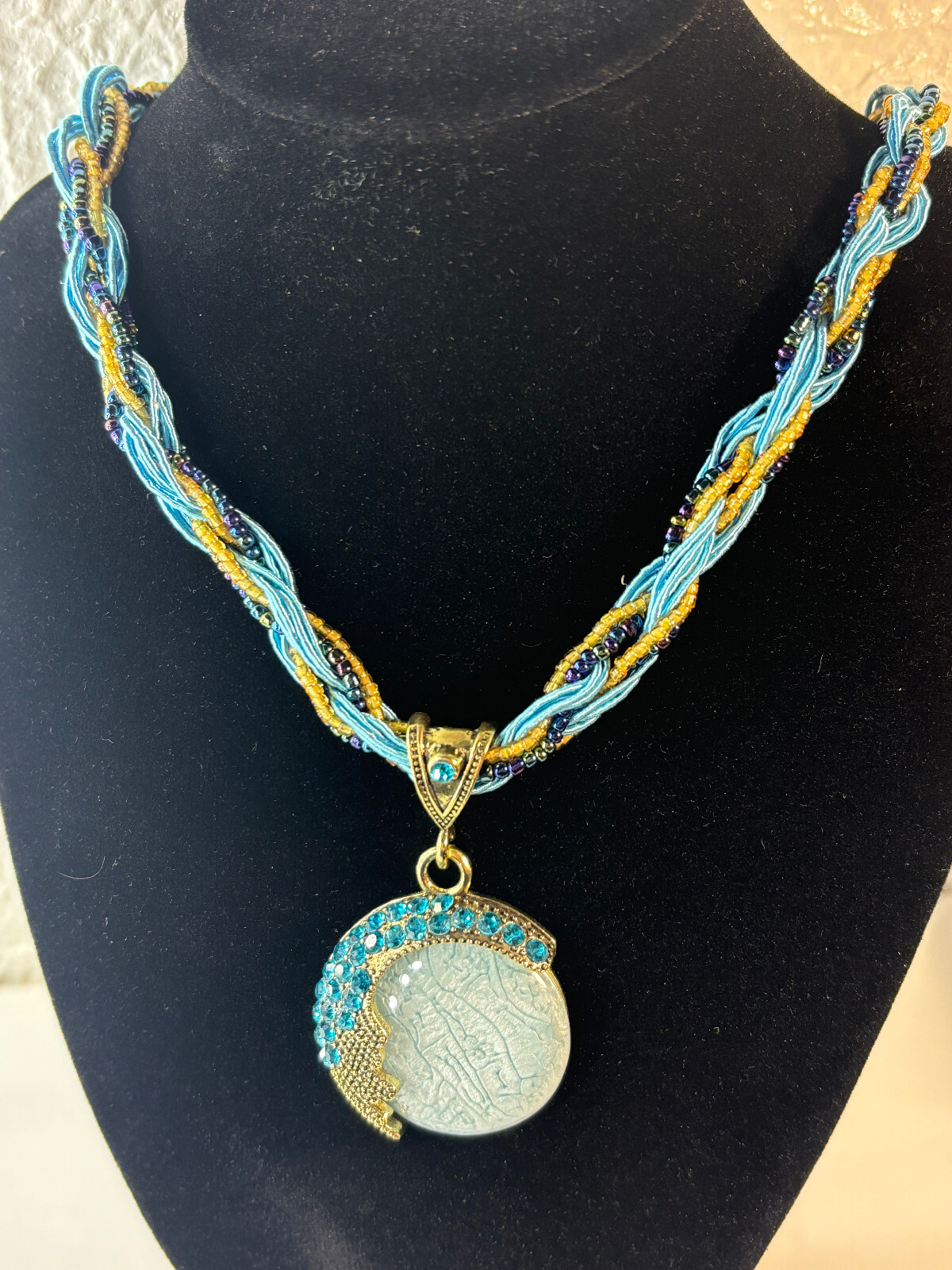 NEW Gorgeous 18″ Blue Beaded Pendant Necklace Multi-Strand Twisted Chain