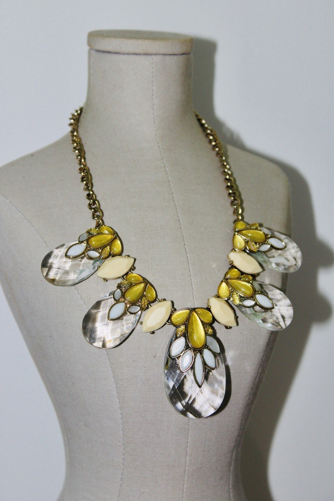 Ann Taylor Gold Tone Statement Necklace Round Link Chain Yellow White Clear