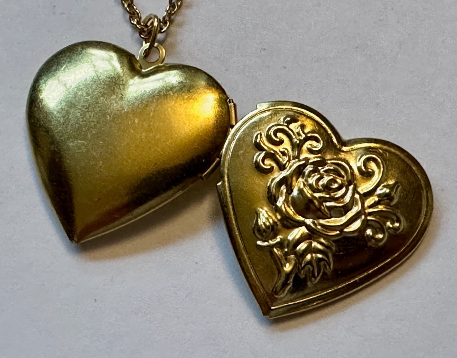 Vintage style Brass Heart locket photo emboss rose flower pendant necklace 24″