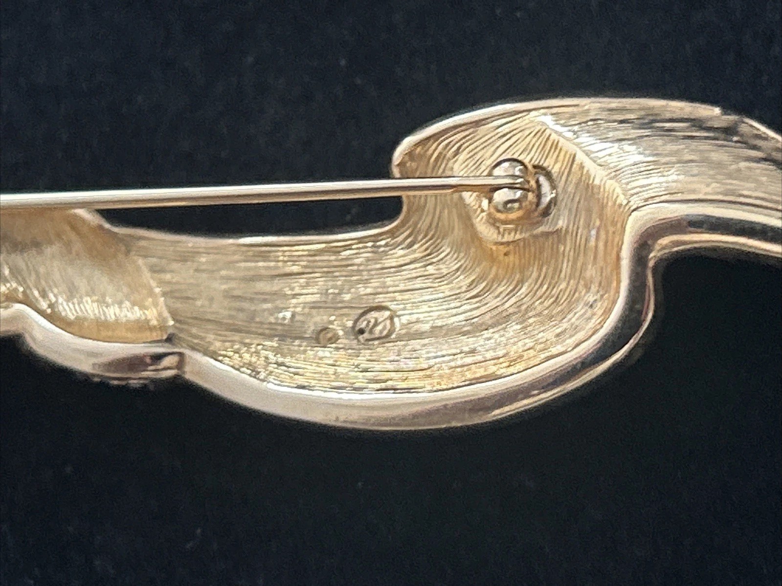 Swarovski Signed Crystal Ribbon Brooch Pin Gold Tone Rhinestone VTG 3inx1in