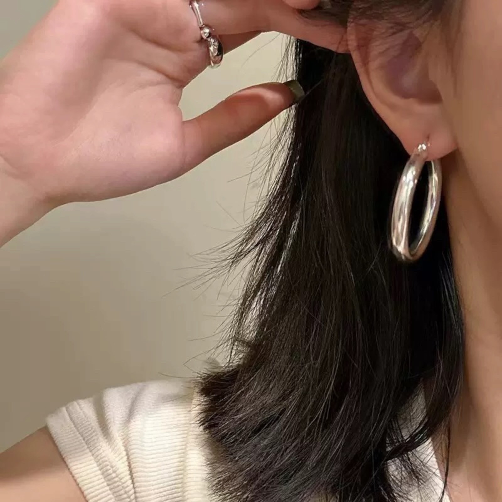 Womens 925 Silver Plated Elegant Round Shaped Pierced Hoop Earrings C24