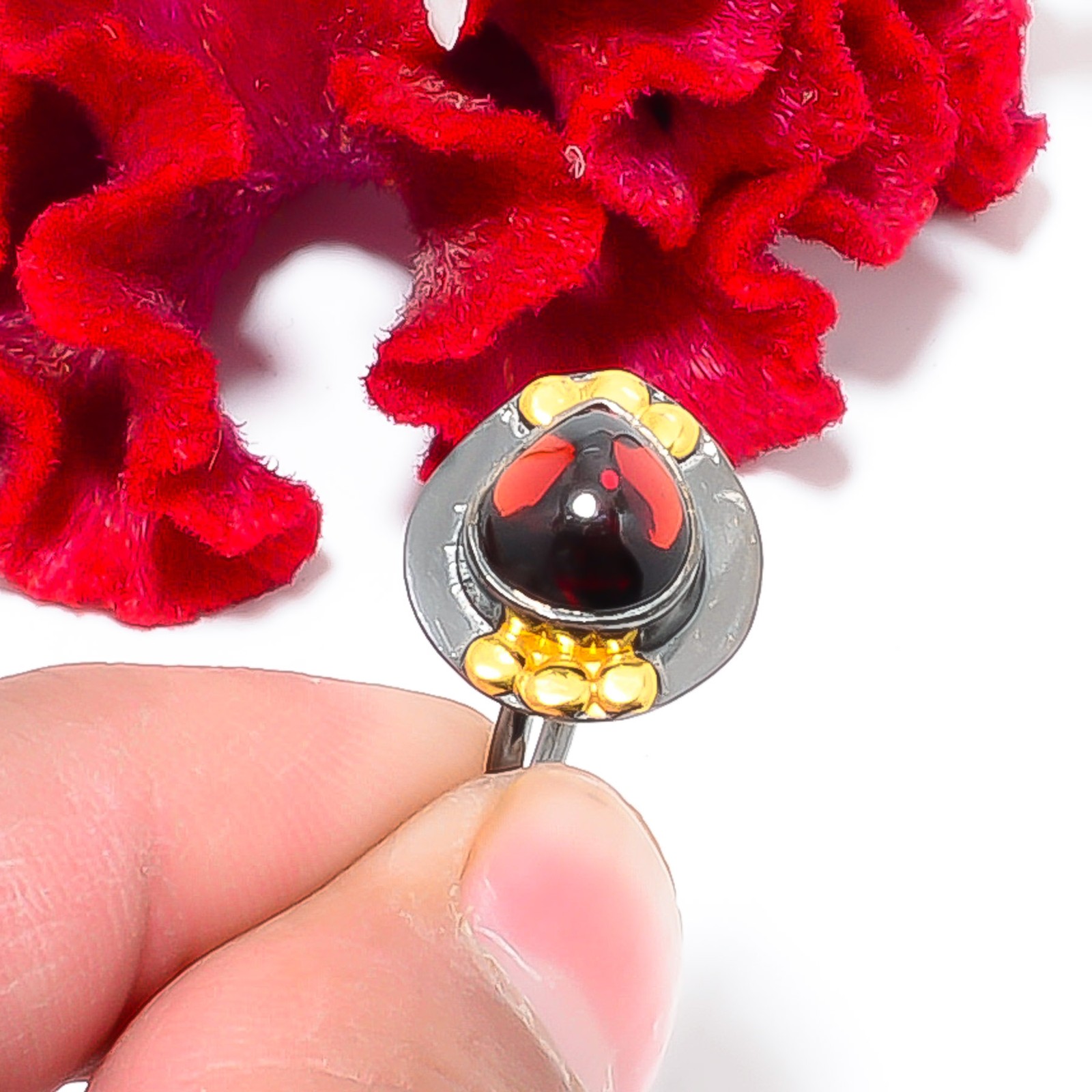 Red Garnet – Mozambique Black And Gold Plated 925 Sterling Silver Ring S.7 R4185