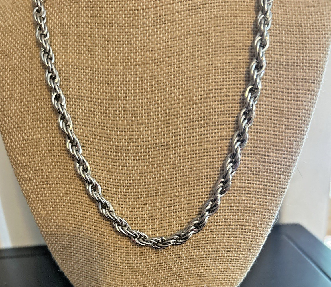 Guess Silver Tone Twisted Rope Chain Necklace Adjustable 22″-23.5″