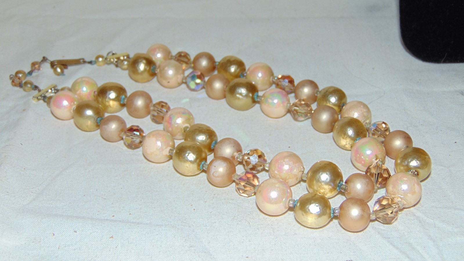 15″ TO 17″ VINTAGE BEAUTIFUL TWO STRAND GLASS BEAD NECKLACE