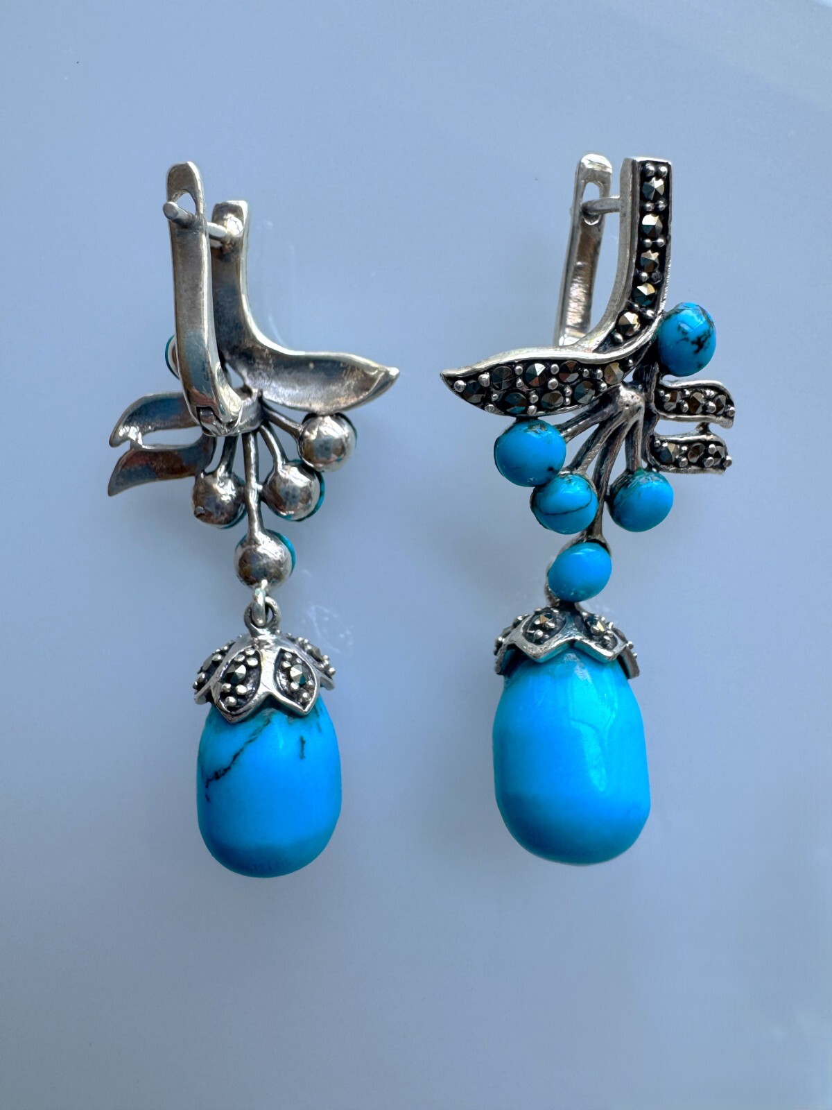 Eye catching Earrings, Stabilized Turquoise gems, Stud, 925 Silver, Marcasite