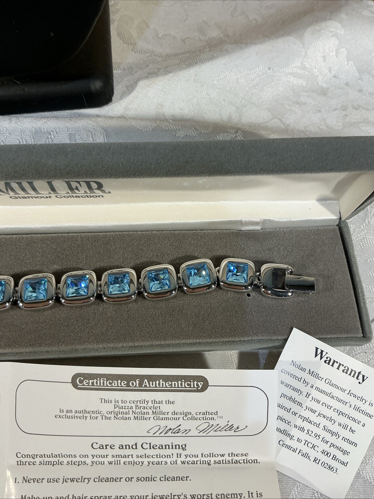 Nolan Miller Piazza Crystal bracelet glamour collection blue stone 7 3/4”