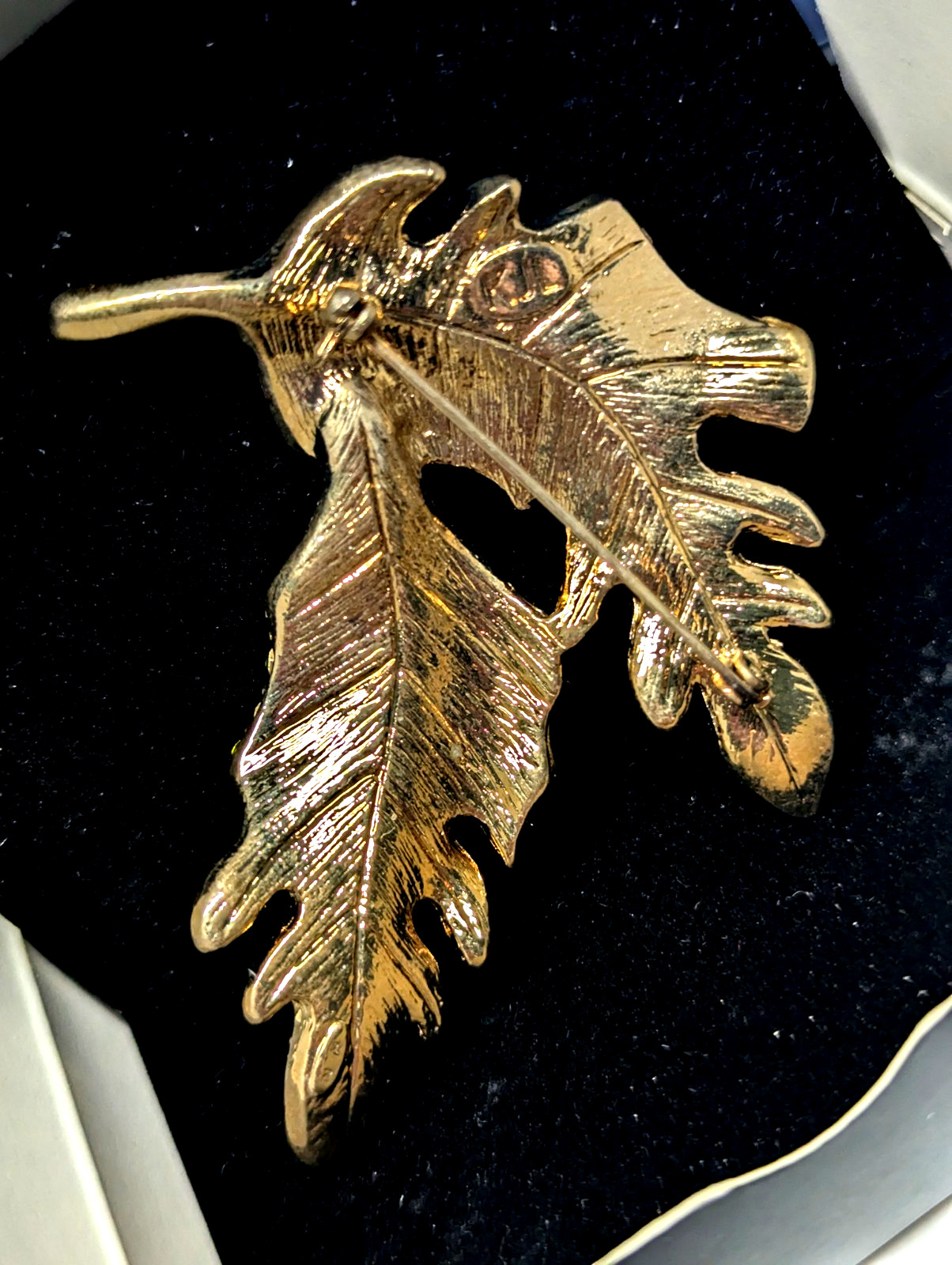 2007 KENNETH JAY LANE MULTICOLOR RHINESTONE LEAF GOLD TONE BROOCH/PIN~3″X2″~AVON