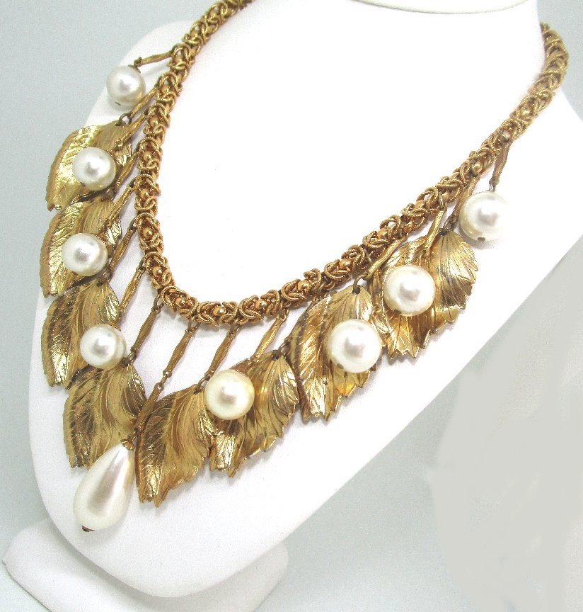 Vintage Gold Plate Necklace w Leaves and Faux Pearl Pendants 141.7 grams 17 1/4″