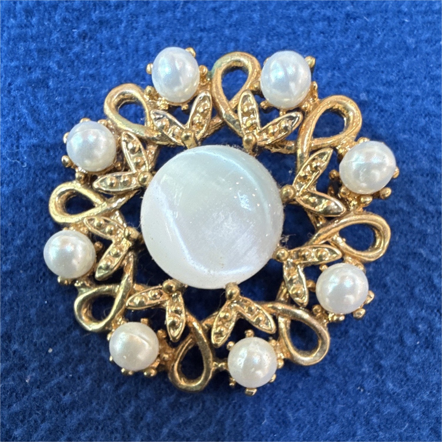 Vintage ALI Gold Tone Faux Pearl & Moonstone Cabochon Brooch Pin 1.25 in