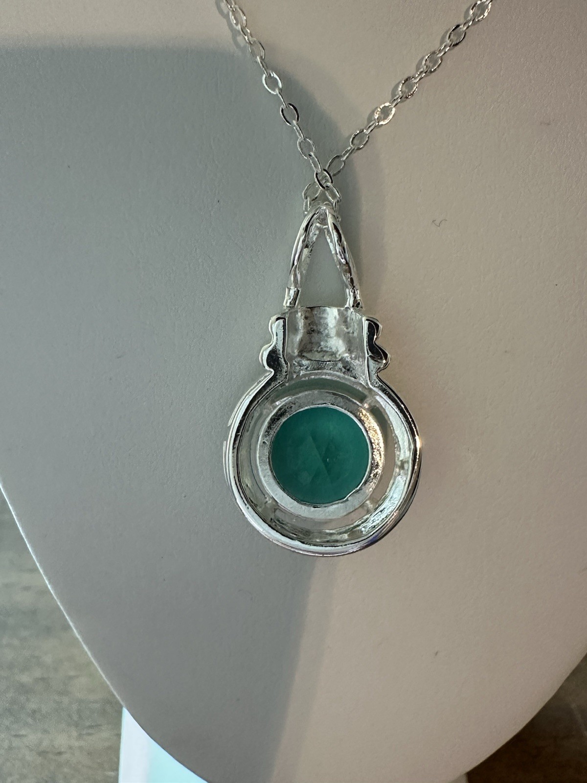 New Without Tags White Gold Plated Green CZ Stone Pendant Necklace 16-18”