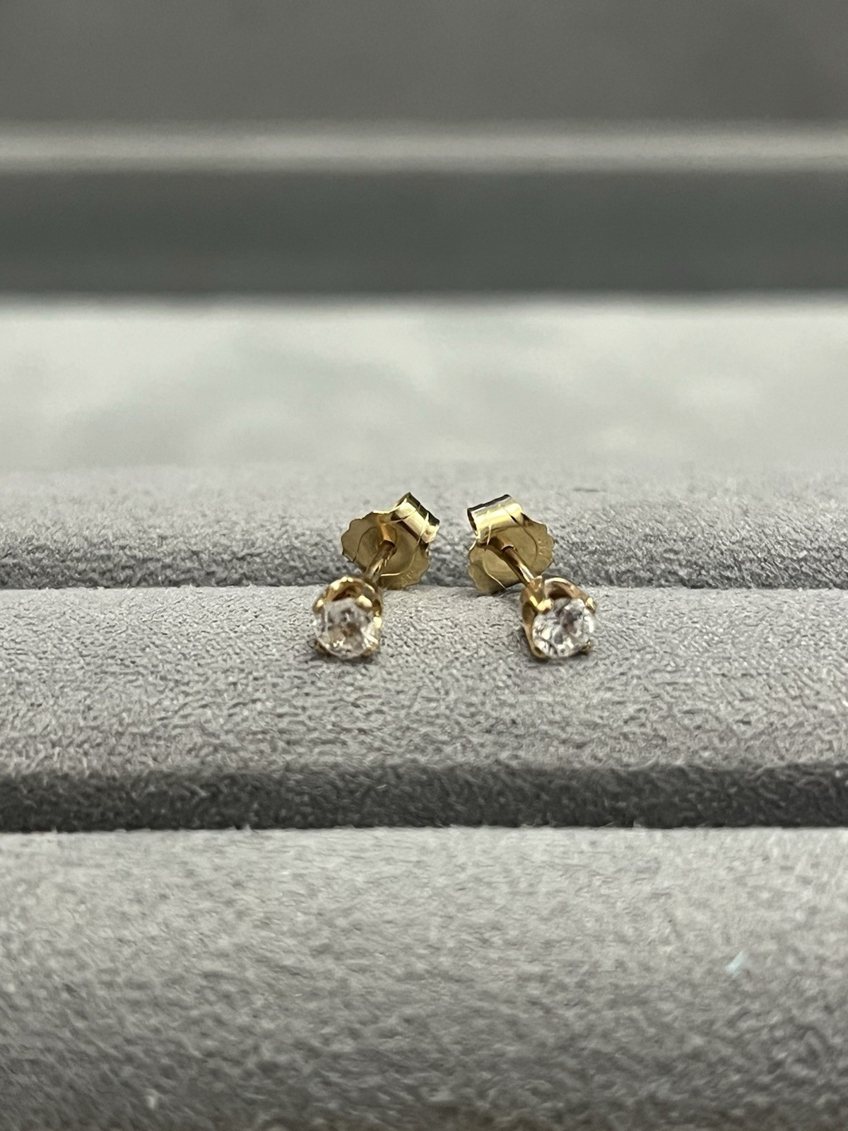 Vintage 14k Yellow Gold 3mm Rd Cubic Zerconia Studs Earrings W/stamps