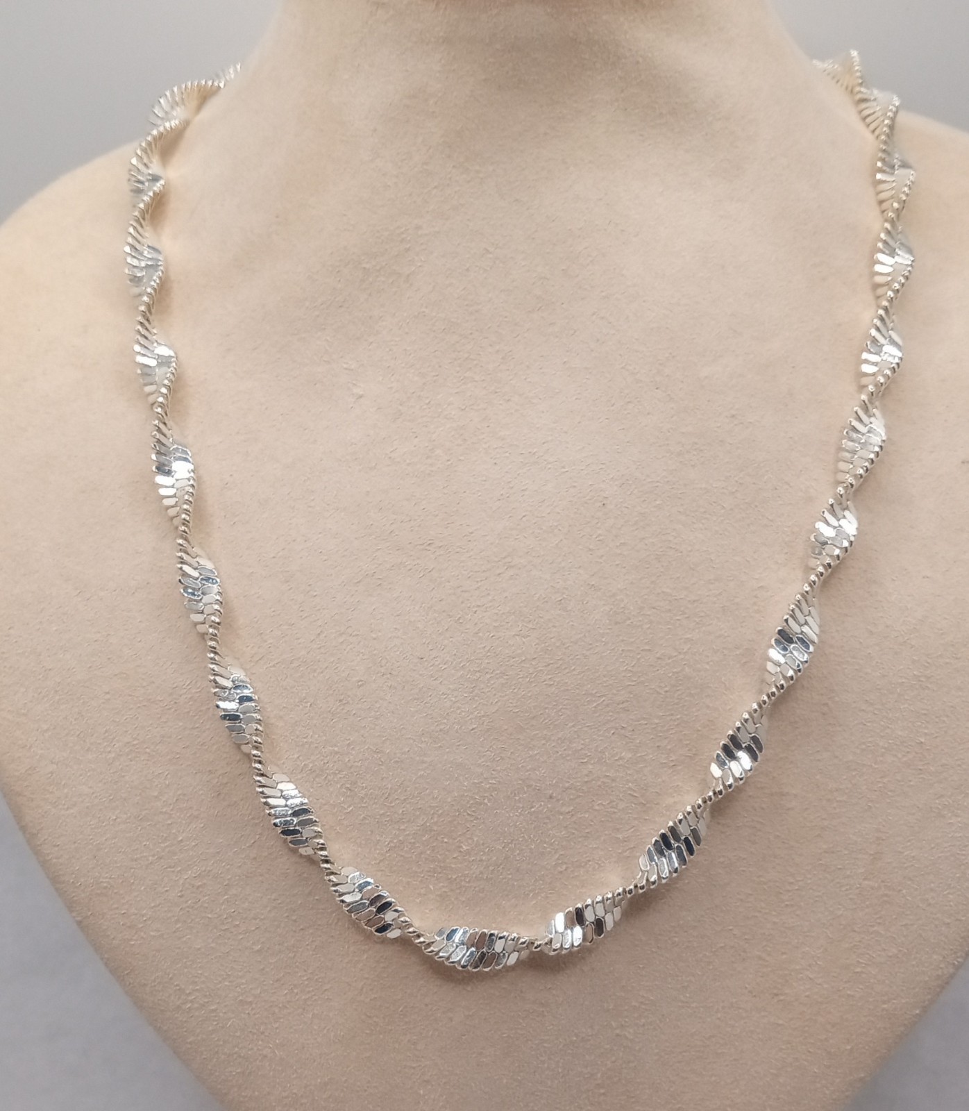 Silver Tone Twisted Herringbone Necklace Liz Claiborne Wedding 16″ Adjustable