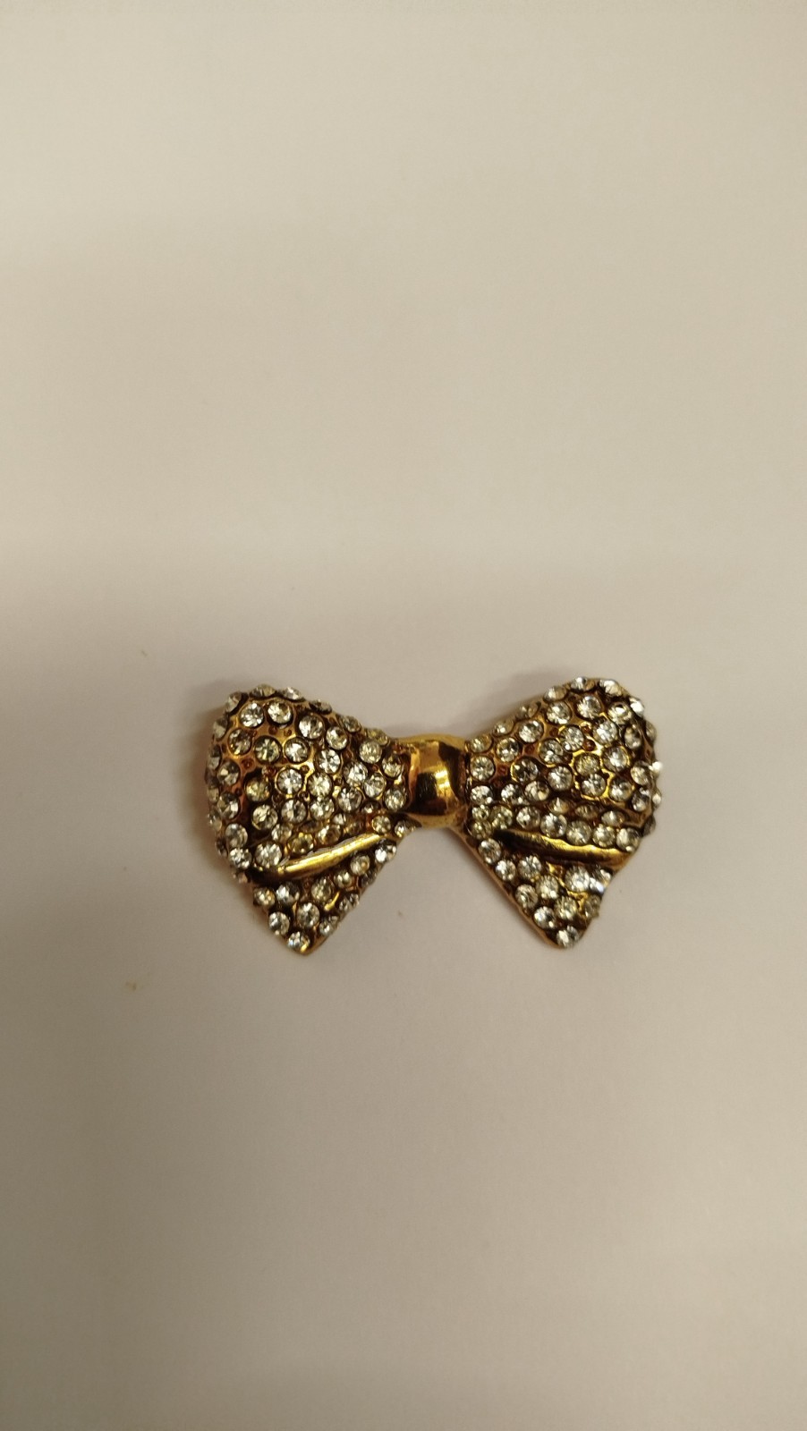 Vintage Bijoux Cascio Florence Bow Subject Brooch – Gold Metal & Shiny
