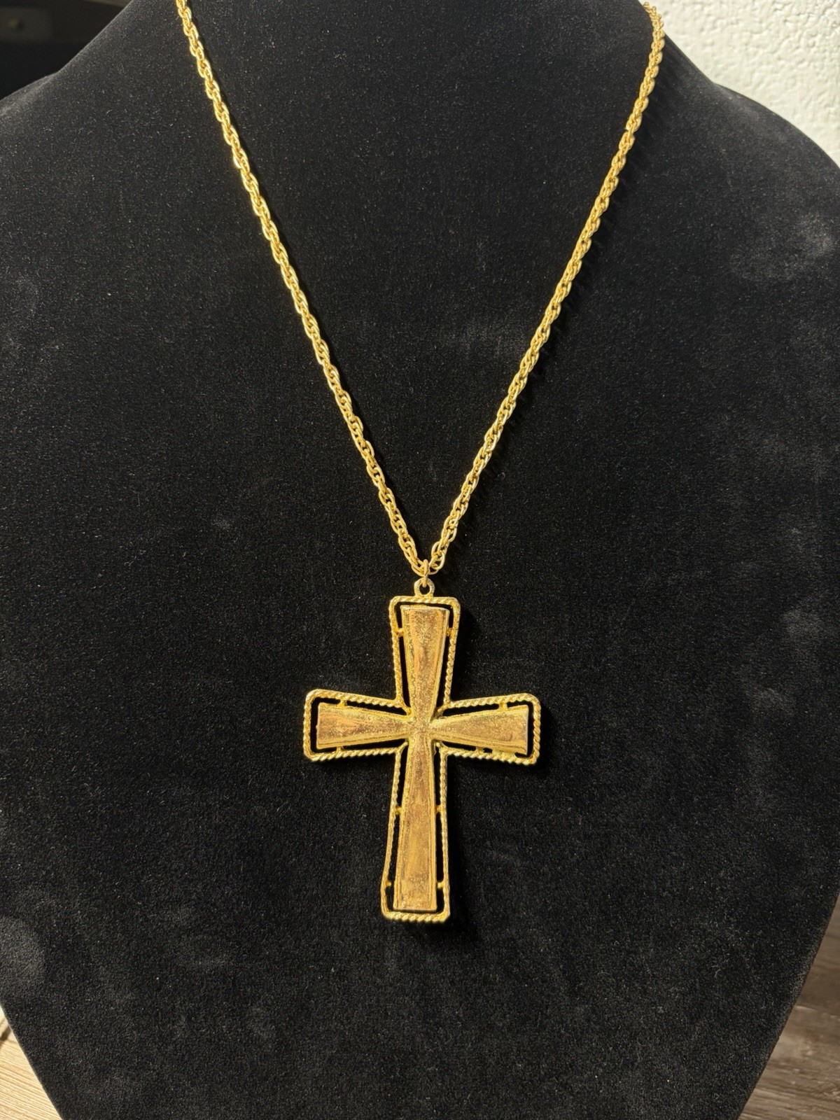 Vintage Gold Tone Openwork Cross Pendant Necklace Byzantine Wheat Chain 30”
