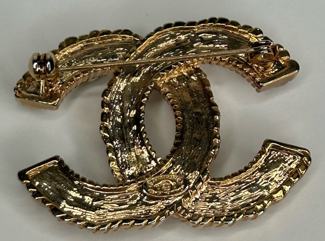 Authentic Vintage 1990 Chanel Collection 28 Pearl Interlocking CC Brooch