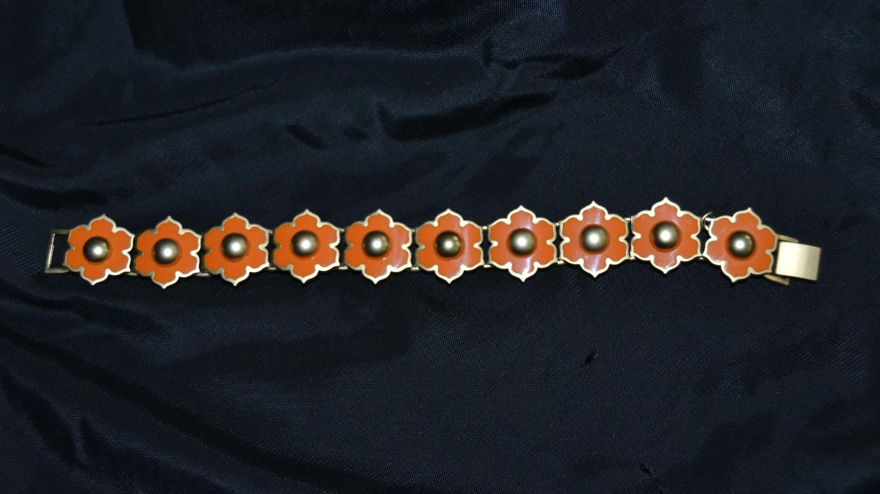 Spartina 449 Gold Tone Orange/Coral Bracelet Women’s 7-8 Inch Flower Shape