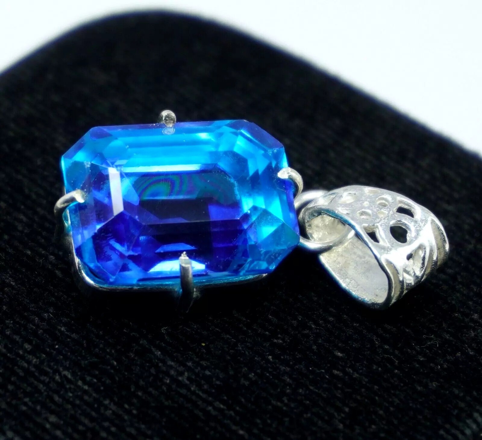 Natural 35.20 Ct Bi-Color Pitambari Sapphire Emerald 925 Silver Pendant Unheated