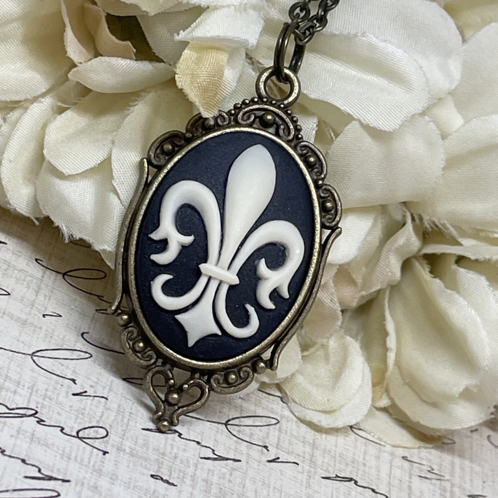 Bronze Fleur De Lis French Flower Cameo Pendant Necklace Charm Wedding Bridal