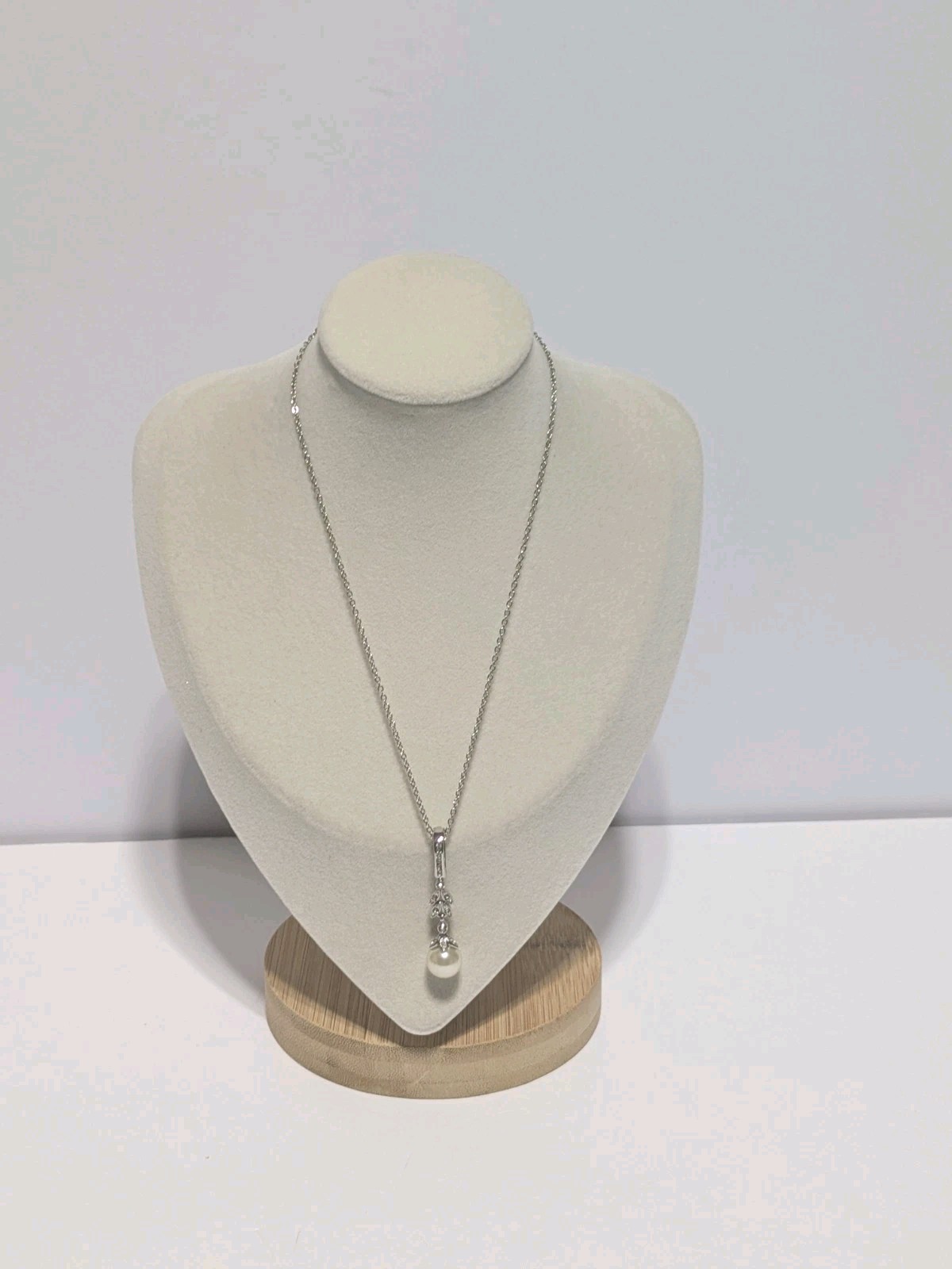 Silver Tone Necklace With Removable Faux Pearl & Rhinestone Leaf Pendant 14″