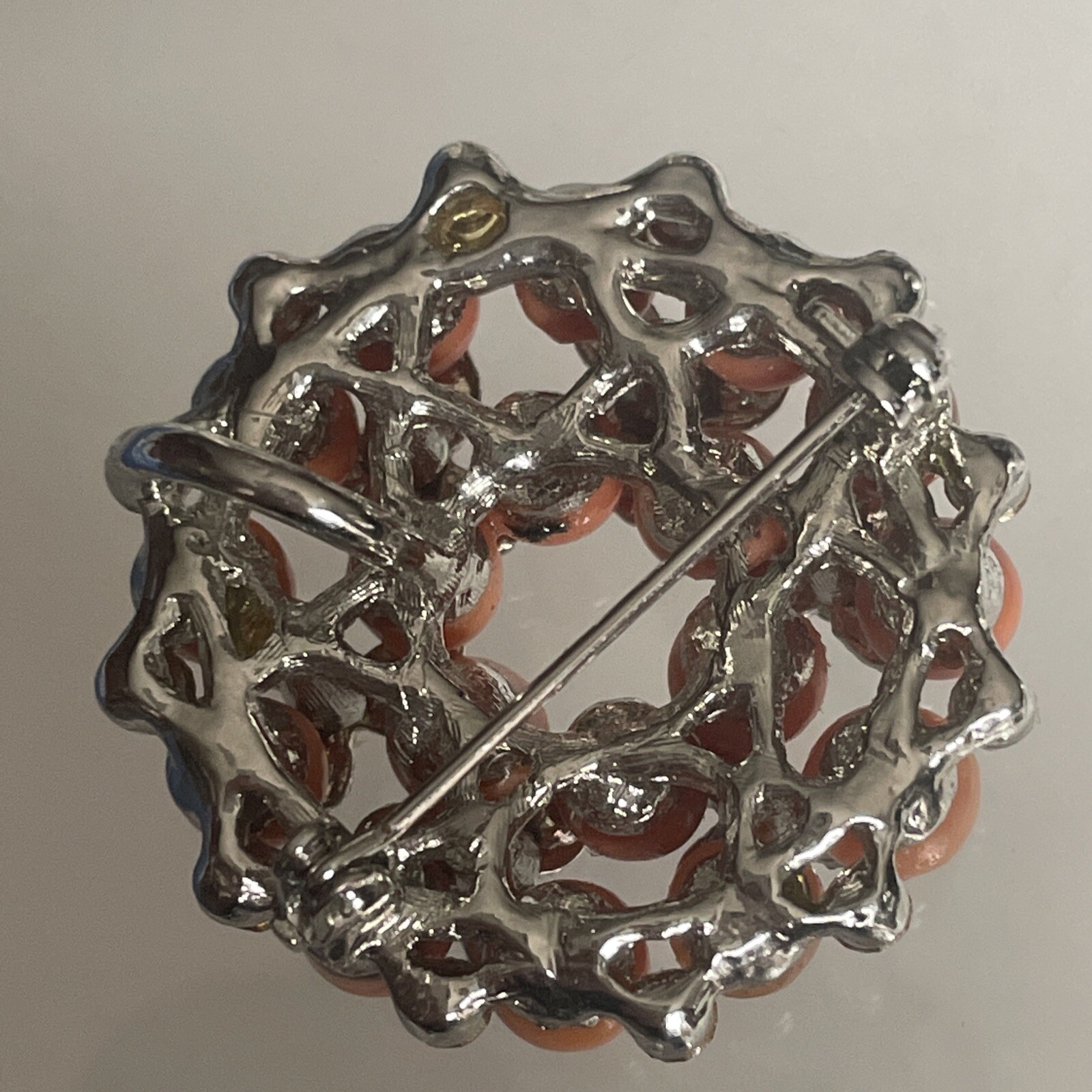 Coral Colored Bead & Rhinetone Wreath Brooch Pendant SilverTone E20