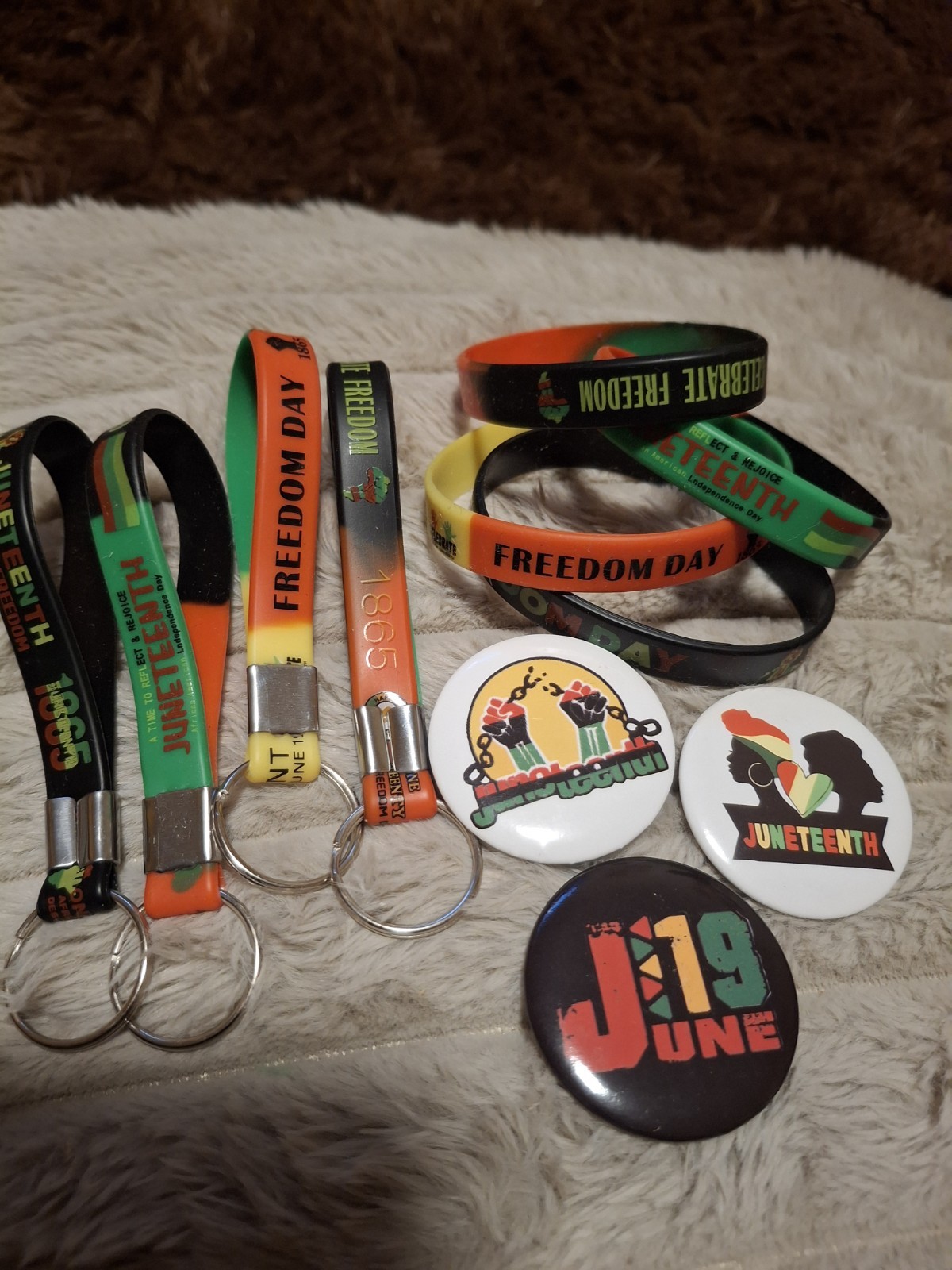 Juneteenth Celebration – 11 Pieces – Pins, Bracelet and Key Rings.
