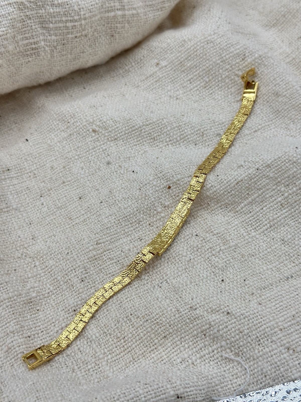 Sparkling Shiny Linked Rhinestone Bracelet Gold Tone Nugget Style Chain 7″