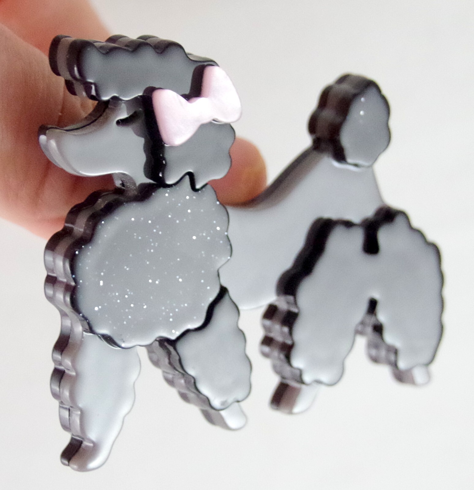 2 1/8″ NWOT BLACK & GRAY POODLE DOG w/ GLITTER & BOW LAYERED ACRYLIC BROOCH PIN