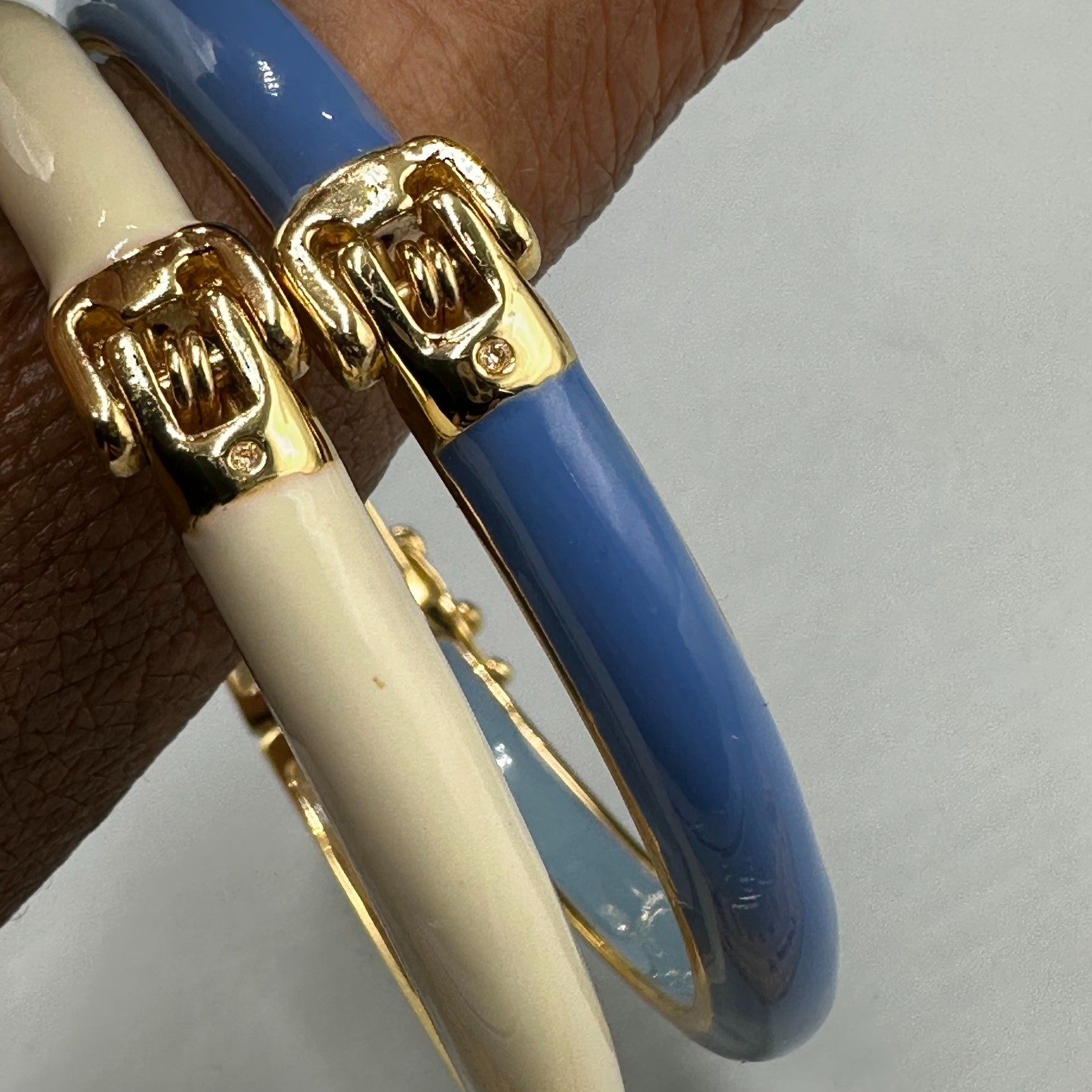 Hinged Bangle Bracelet Set Gold Tone Blue Ivory Enamel Smooth Finish 7.5 Inch