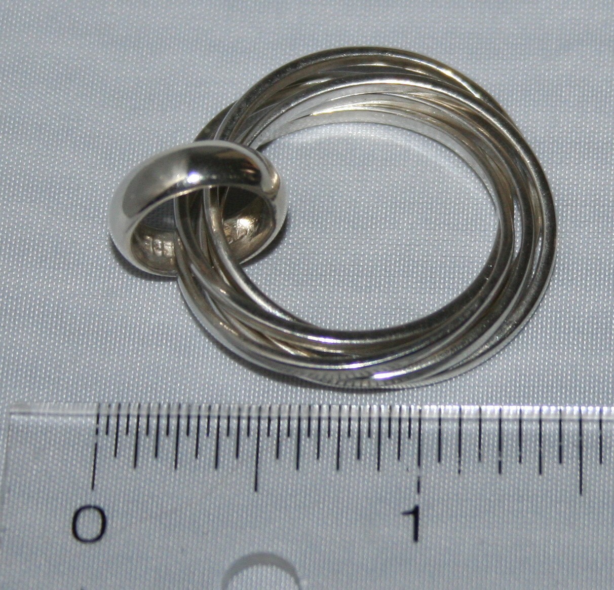 Silpada Sterling Silver 5 Intertwined Rings Pendant S1637