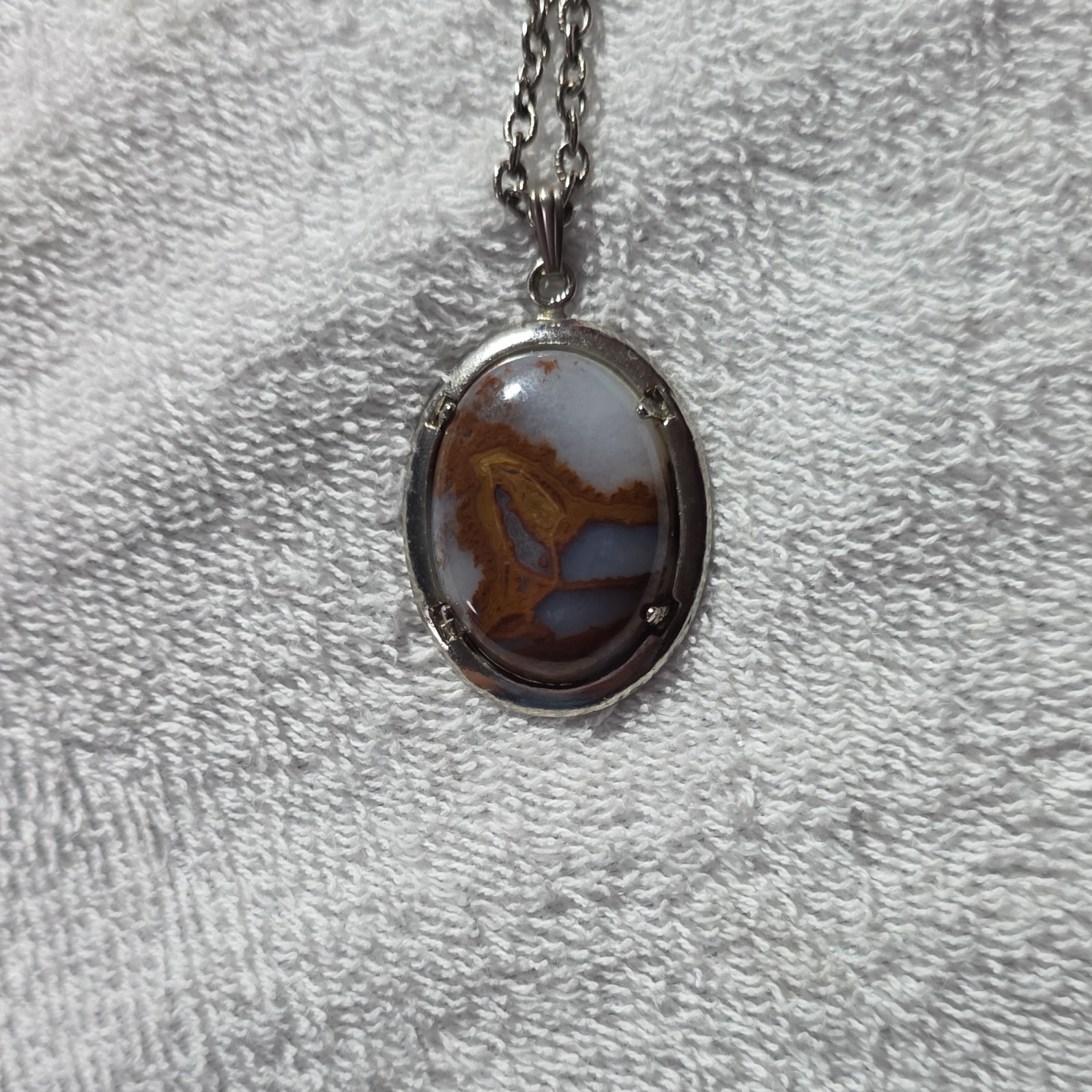Oval Agate Pendant Necklace Silver Tone Cable Chain Spring Ring Closure